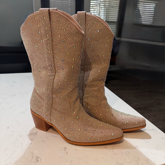 Sparkly Feminine Wide Calf Cowboy/Western Boots - Picture 2 of 10
